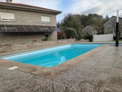 Chalet Independiente en Ponteareas con Piscina y Cabaña