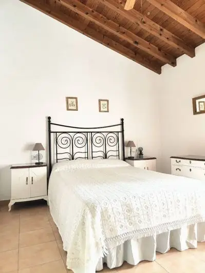 Casa Rústica 5 Dormitorios 480000m2
