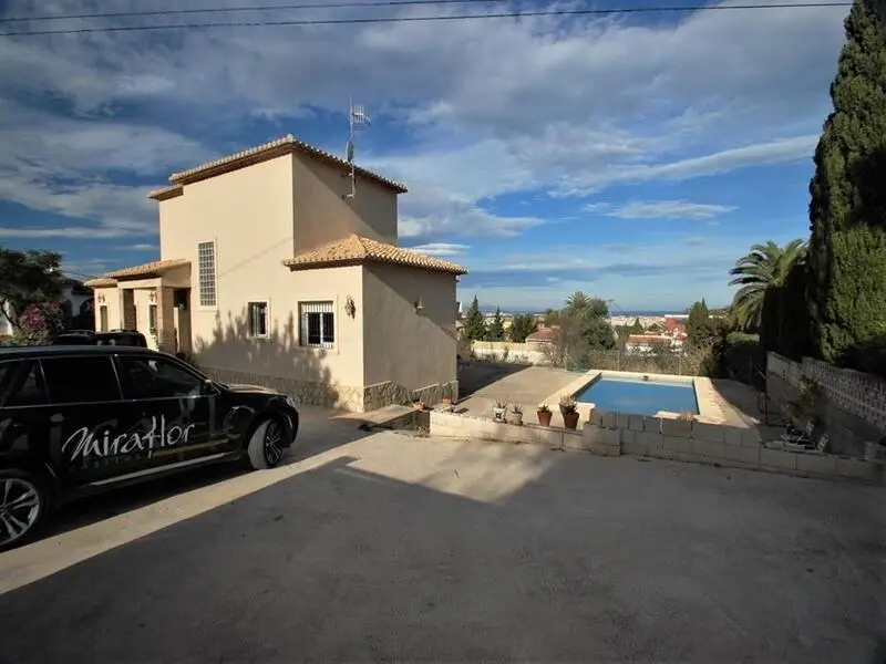 Villa de Lujo en Denia con Vistas al Mar 4 Dormitorios Piscina y Garaje
