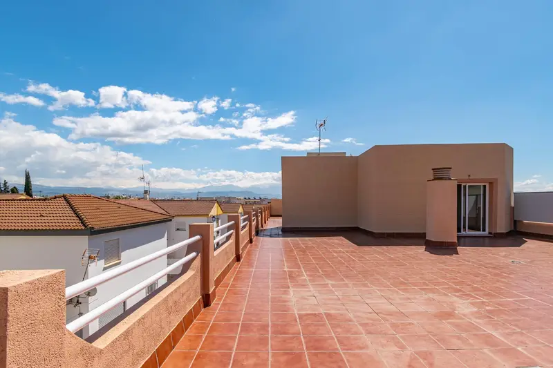 Ático en Albolote con Terraza de 160m2 y Garaje