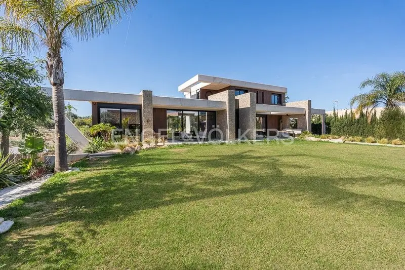 Chalet de Lujo en Godella con Piscina y Espectaculares Vistas
