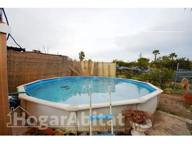 Casa Rural con Piscina y Amplio Terreno