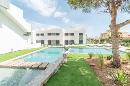 Apartamentos en Los Balcones Torrevieja: Vistas a Laguna Rosa