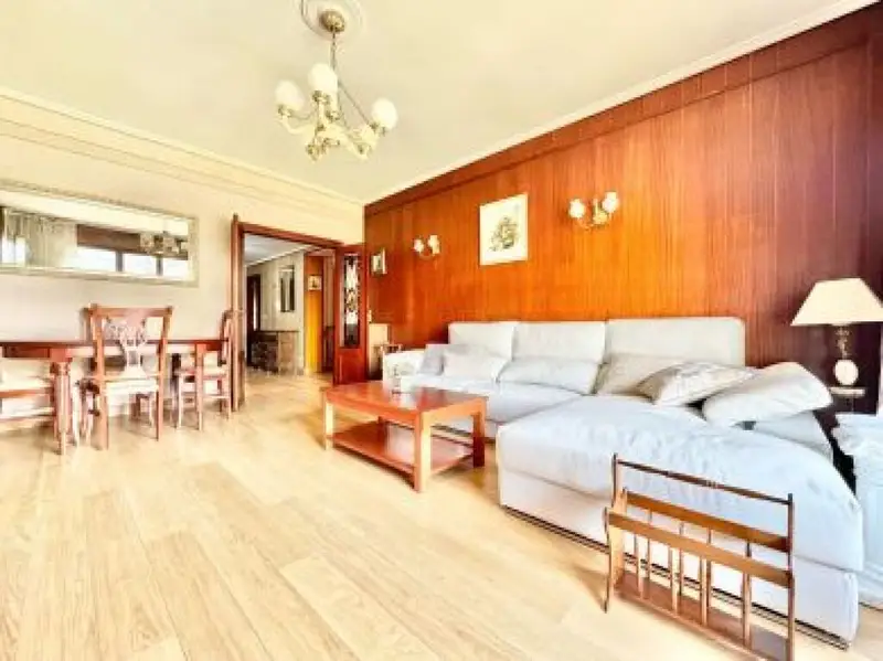 Venta Piso con Terraza en Vitoriano 3 Dormitorios