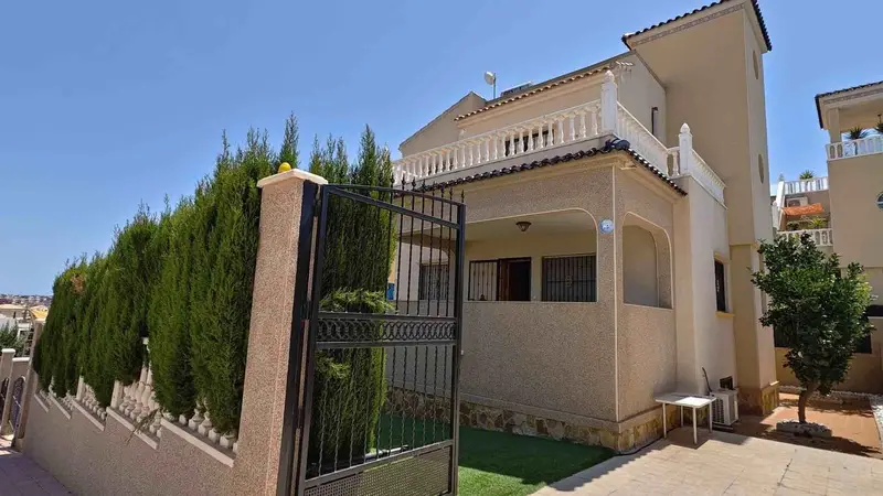 Casa en Orihuela Costa con Piscina - 4 Plantas - Ideal Familias