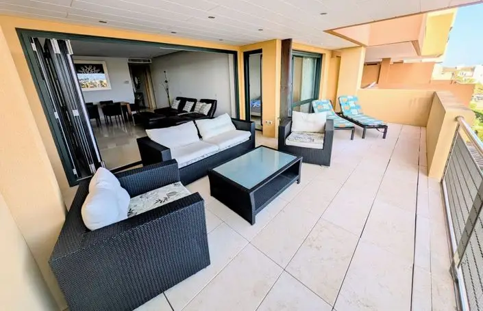 Apartamento de Lujo en Sotogrande con Vistas al Mar