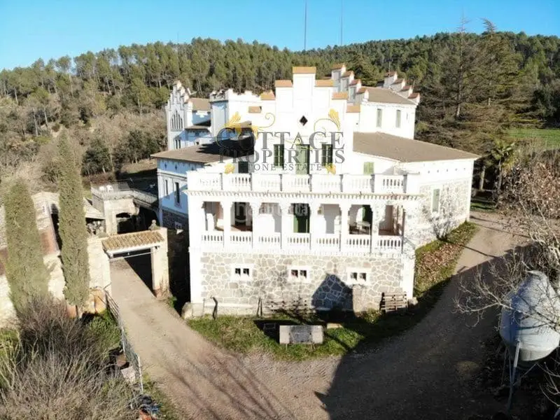Chalet rustico con 9 habitaciones en venta en Avinyo