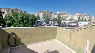 Casa Adosada en Los Pacos con Patio y Gran Parcela
