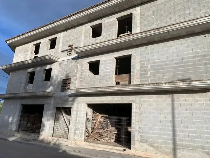 Edificio en Muro con 8 parkings y vistas a la montana