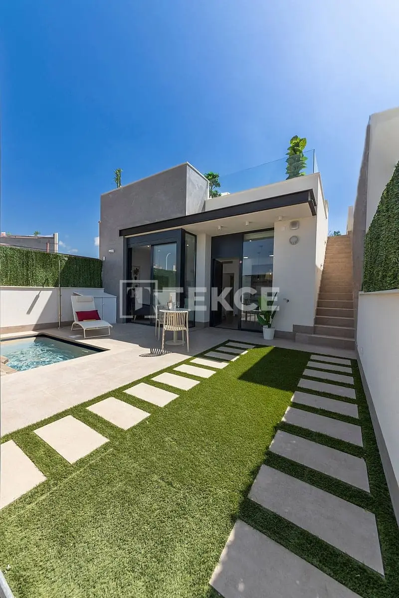 Villa en Almería cerca de la playa con piscina privada