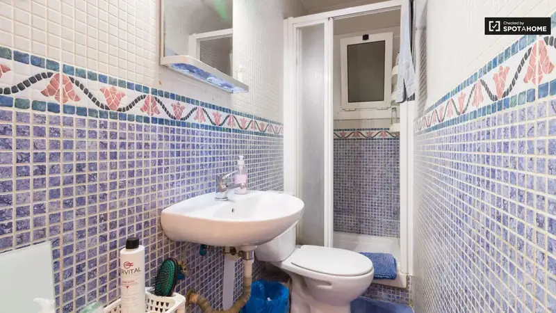Habitacion en piso de 3 dormitorios en Barcelona