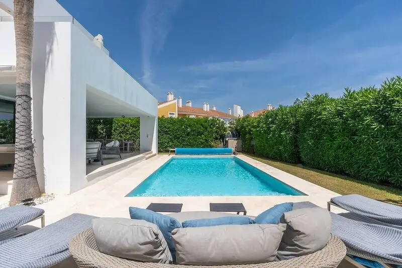 Villa de Lujo 5 Dormitorios El Paraiso Estepona