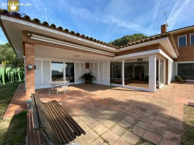 Casa en Cabrera de Mar con Vistas al Mar y Piscina