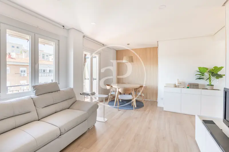 Alquiler piso reformado con terraza y vistas 180º