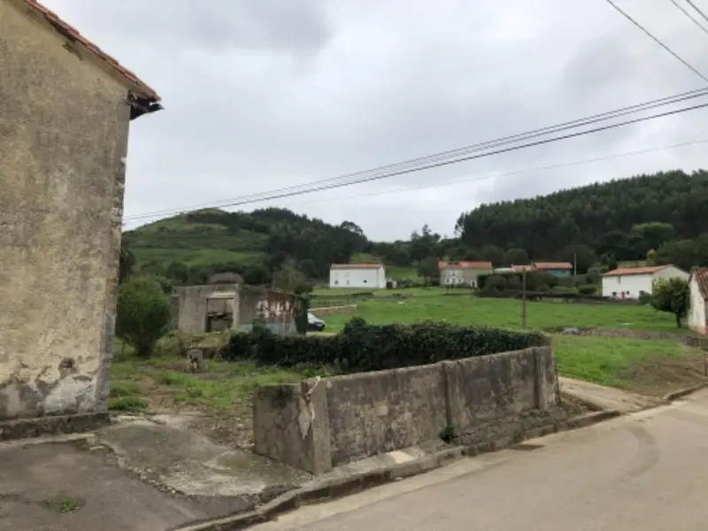 Venta Terreno con Jardin en Orena Alfoz de Lloredo