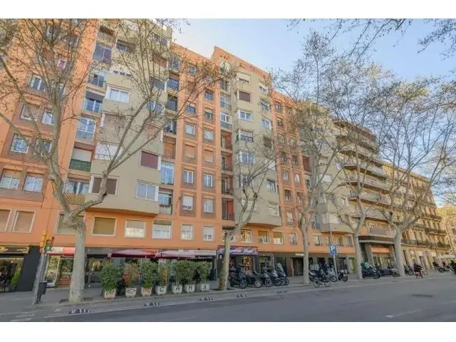 Piso en Venta Sant Antoni Barcelona 70m2 A Reformar