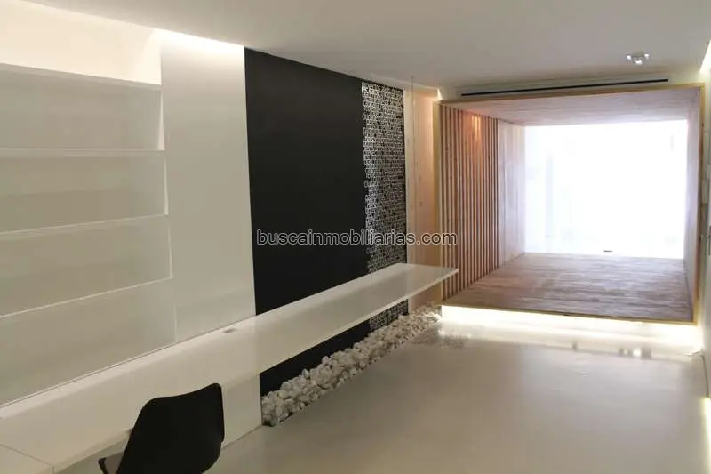 Oficina en Venta en Elche con Posibilidad de Cambio a Vivienda