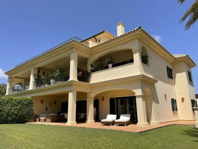 Piso de 3 Dormitorios en venta San Roque-Club, España