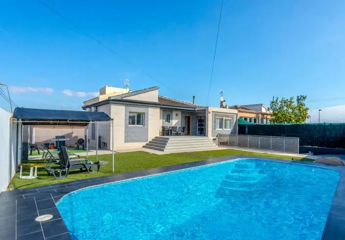Villa 3 Dormitorios en Venta Los Balcones