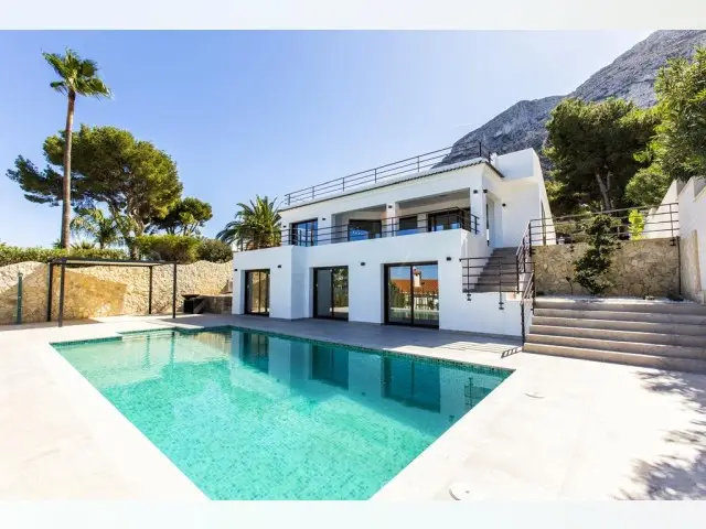 Villa de Lujo en Denia 4 Dormitorios Vistas al Mar