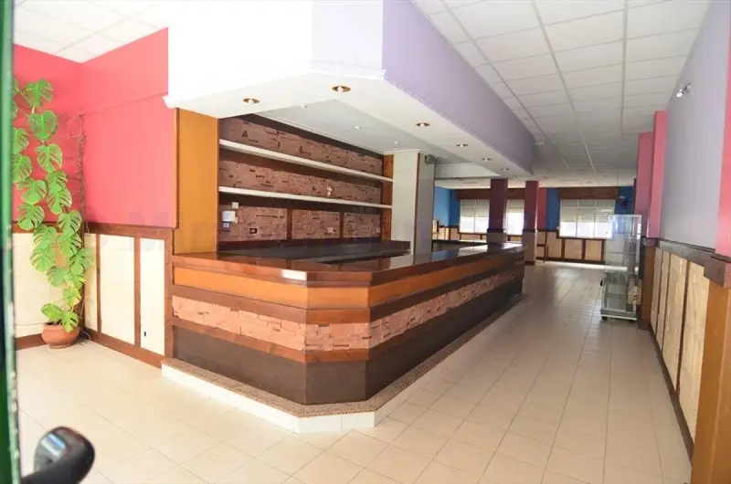 Venta Local Comercial Ribeira 250m2 Cerca Playa
