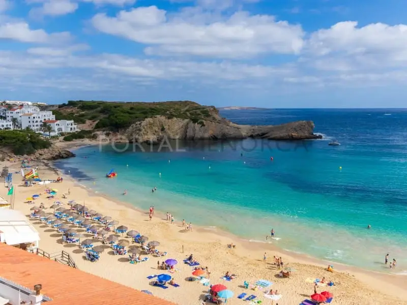 Apartamento en Arenal d'en Castell con Vistas al Mar y Acceso Directo a la Playa