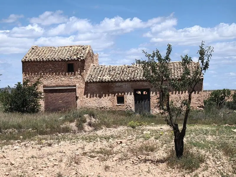 Casa de Campo en Pinoso: Proyecto de Restauracion con 10000m2