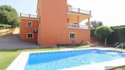 Chalet en alquiler cerca de la sierra con piscina y jardin
