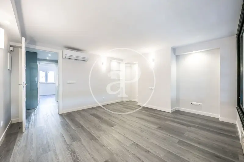 Local en Plaza San Juan de la Cruz 52m2 Reformado