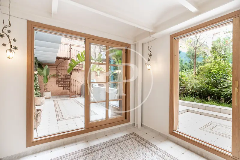 Dúplex con jardín en alquiler en Eixample Esquerra