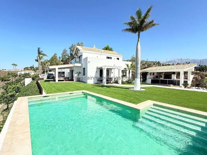 Villa de Lujo en Vélez Málaga con Vistas al Mar
