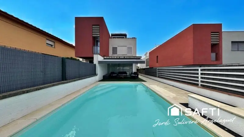 Adosado en venta en Banyoles, Girona