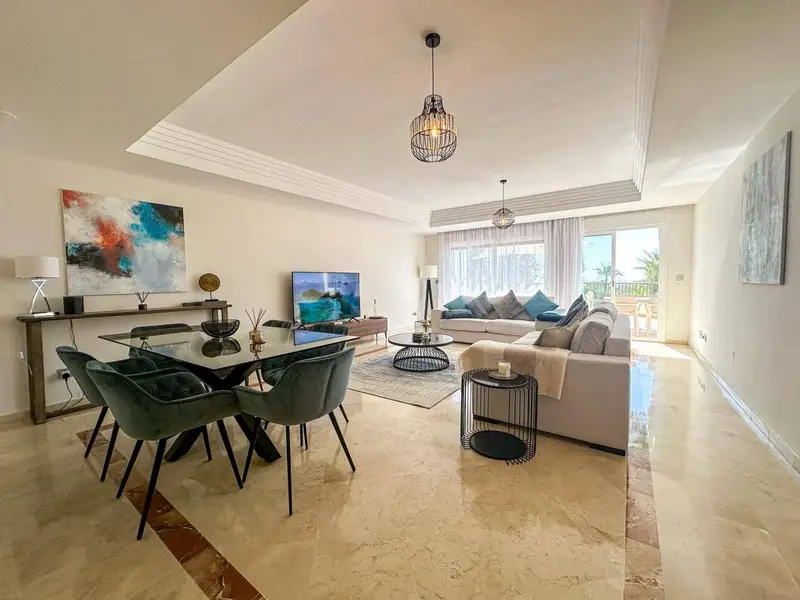 Apartamento de Lujo en San Roque Club con Vistas al Mar
