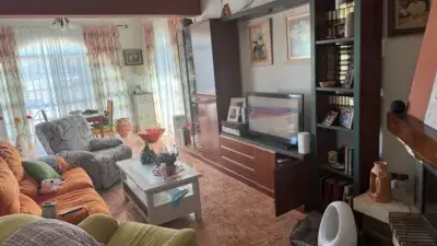 Chalet en venta con dos casas independientes y piscina cerca de Sevilla
