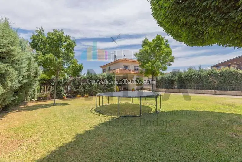 Chalet en Venta Las Vaguadas Badajoz 5 Dormitorios Piscina Privada