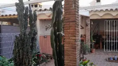 Casa Adosada en Borriol cerca A10 con Jardin y Garaje