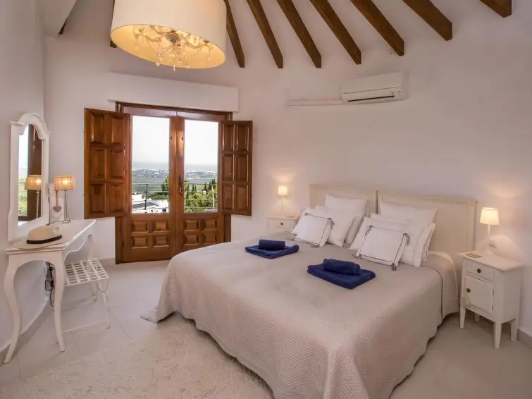 Casa-Villa de 3 Dormitorios alquiler Pegó, España
