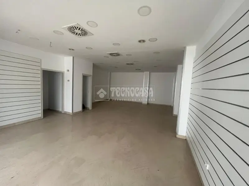 Local Comercial en Venta Calle Carrera 180m²