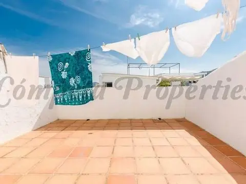 Casa Villa 4 Dormitorios en Venta Canillas de Albaida Espa	na