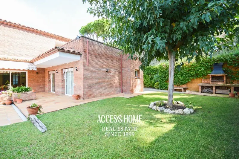 Chalet en Caldes d'Estrac con piscina y jardin