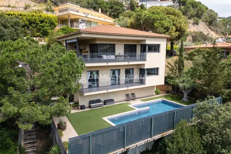 Chalet en venta Lloret de Mar con piscina y jardín