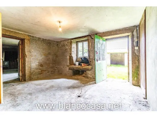 Casa de Piedra para Reformar con Gran Terreno 24400m2