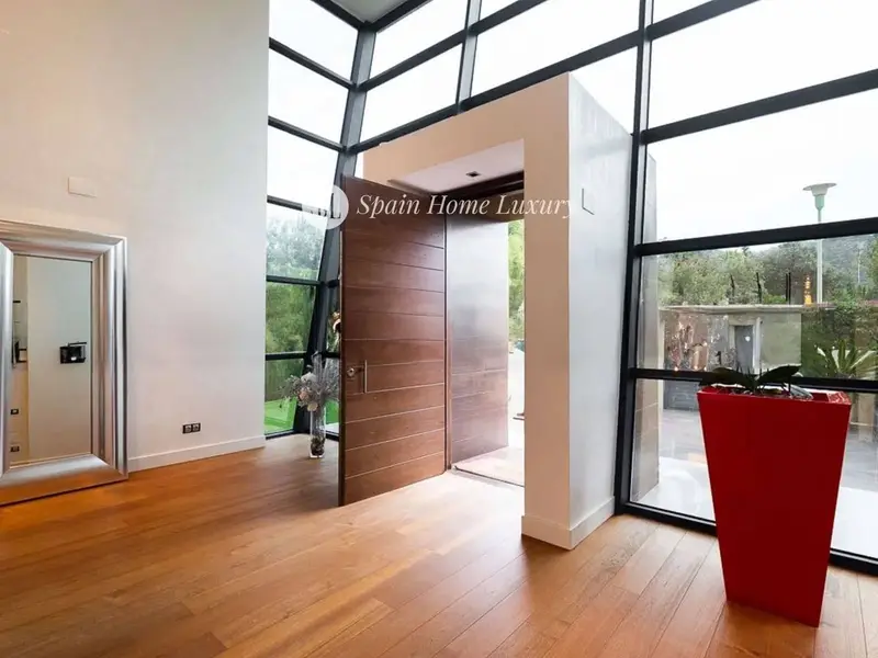 Chalet de Lujo en Venta en Monasterios Valencia