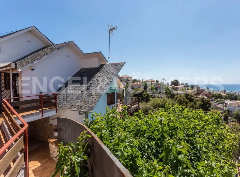 Chalet en Venta Santa Susanna con Vistas al Mar y Piscina
