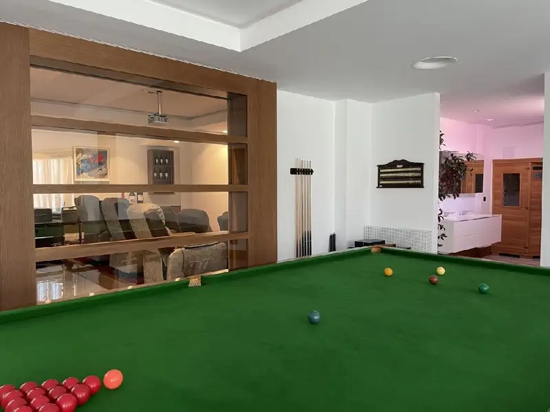 Villa de Lujo en San Roque Club con Golf y Piscina