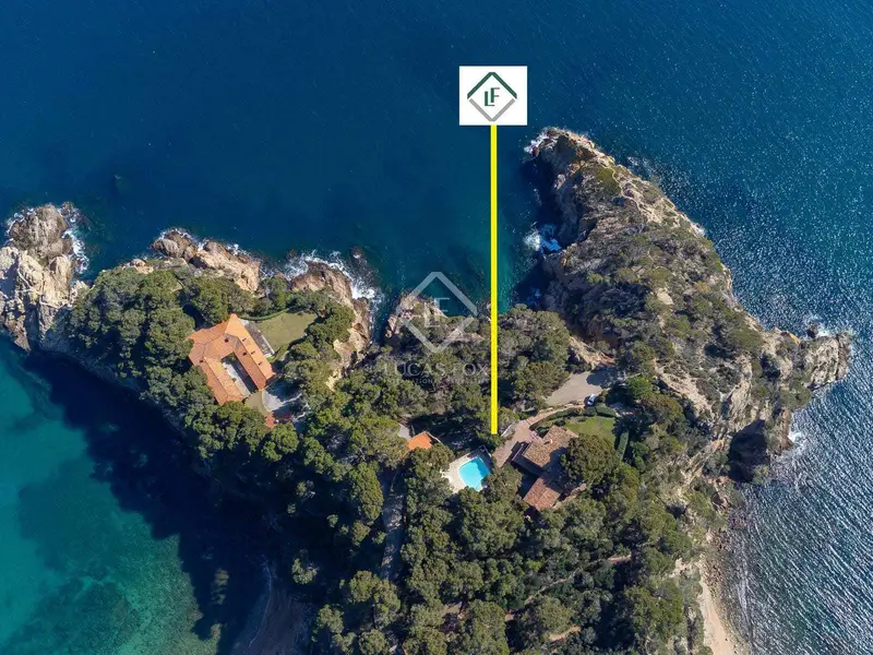 Chalet de Lujo en Tossa de Mar con Acceso Directo a Calas