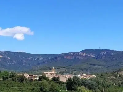 Casa Adosada con Bar y 3 Pisos Independientes