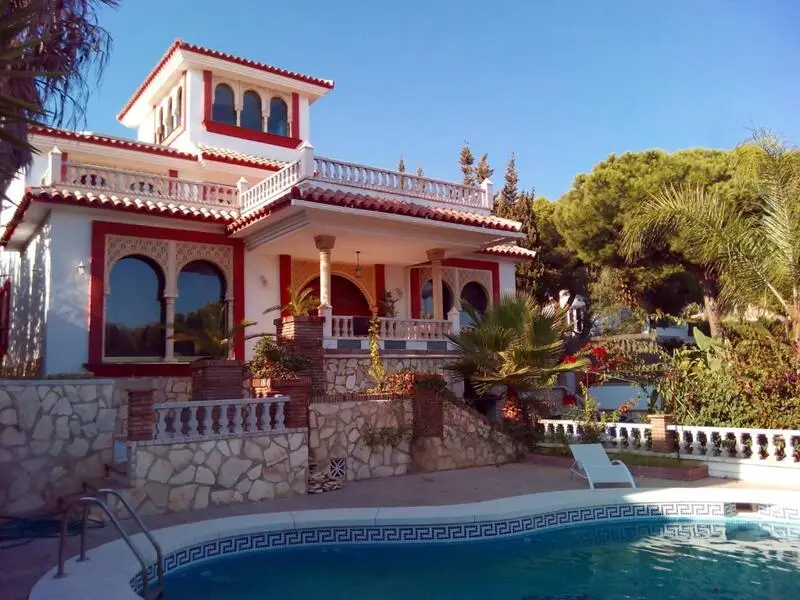 Villa de Lujo en Torrenueva 8 Dormitorios Piscina Privada