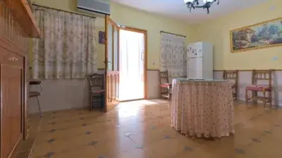 Casa Adosada con Nave en Alomartes Illora