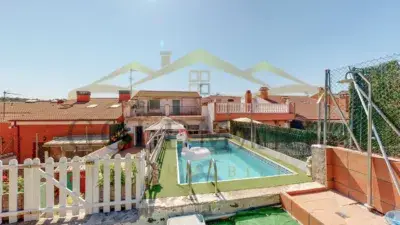 Casa en Rubí con Piscina y Local de 250m2